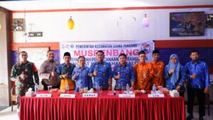 Camat Ujung Pandang Syahrial menghadiri sekaligus membuka secara resmi Musyawarah Perencanaan Pembangunan.