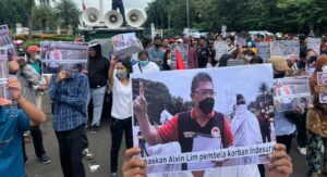 POCONG RETURN, TUNTUT MA HUKUM HENRY SURYA SEBERATNYA, KEMBALIKAN ASET DAN BEBASKAN PEMBELA MASYARAKAT ADVOKAT ALVIN LIM.