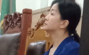 Sesumbar jaksa Bambang kalau mau duit ngomong Sama saya. Setelah di beritain terdakwa terancam 9 tahun tidak di tahan.