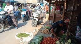 Warga sepatan di minta aparat dinas terkait agar cabe, bawang merah, putih, daging ayam dan daging sapi pada naik dratis.