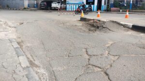 Warga meminta pada pihak DPUR Propinsi Banten Agar sebelum menjelang 3 H Idul Fitri 1444 H tidak sudah ada berlobang