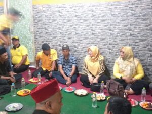 Jalin Silaturahmi, Oke Sri Lestari Sambangi Warga RW 6 Buaran Indah