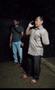 Warga protes atas penutupan jalan milik Pemda Bogor yang sekaligus akses jalan warga yang ditutup oleh pihak BRIN.