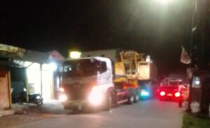 Jalan Bayur- Lebak Wangi Kota Tangerang beban jalan sekitar 8 ton di gunakan oleh mobil 25 ton, kini tidak ada penegarun dan tidak ada displin.