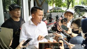 Baihaki menyebutkan terduga tiga Oknum Caleg yang melakukan politik uang tersebut berasal dari PKB dan PDIP. Berinisial DIS Caleg DPR RI