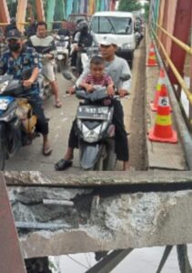 Kepala UPT Jalan dan Jembatan Wilayah VIII pada DBMSDA Kabupaten Tangerang, Ropik mengaku sudah mendapatkan informasi terkait amblasnya.