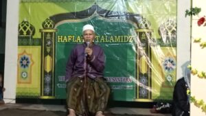 Abah Kiai H Samlawi, Kepala yayasan Pendidikan Islam memberikan sambutan sekaligus membuka secara resmi.