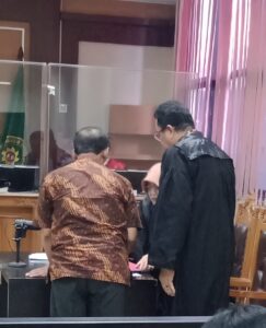 Sidang sandiwara otak kerusuhan. Pasar kota bumi Di tuntut Jaksa kejaksaan Kabupaten Tangerang hanya 4 bulan.