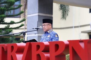 Banyak kesulitan yang berhasil disolusikan oleh tehnologi.