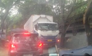 Jalan Bayur Kali Neglasari tak sesuai kapasitas angkutan jalan.