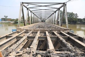 Diduga Informasi bahwa Pantauan, besi-besi yang tidak terpakai biasanya tidak di lelang.