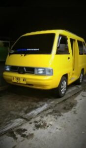 Mobil milik warga Ciomas, Serang diduga di bawa kabur 1 unit mobil warna kuning.