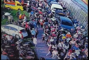 Desa Belimbing bergoyang, bernyayi dan artis-artis luar ibu kota Jakarta.