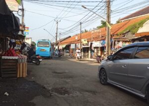 Pihak kontraktor agar berikan sanksi yang tidak pasang papan nama proyek.