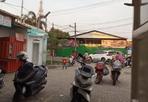 Joe Mahasiswa FH ini nyaman di Indomaret Tanah Merah.