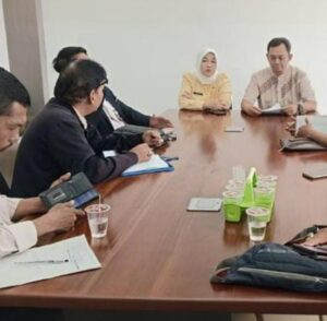 Sejumlah wartawan yang meliput di Bekasi, minta dana perjalanan dinas Kominfo Bekasi usut tuntas.