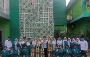 Sastra Wiharja juga mengucapkan terima kasih kepada wali murid terdahulu yang putra-putri mereka sudah lebih dulu masuk dan sekolah di MAN 2 Tangerang.