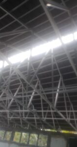 Bangunan SMPN 2 Mauk ada indikasi mengurangin biaya bahan baku.