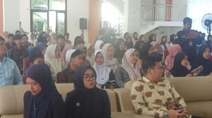 Siswa-siswi yang berpartisipasi dalam seminar ini menyambut dengan antusias.