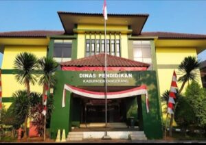 Diduga Kabid SD dinas Pendidikan Kabupaten Tangerang tidak beritika.