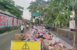 Sampah mulai bertebaran di jalan, pihak Dinas LHK segera ambil tindakan cepat