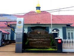 Tapi benar-benar menindak tegas pihak yang bermain mata di balik tembok tinggi lapas.