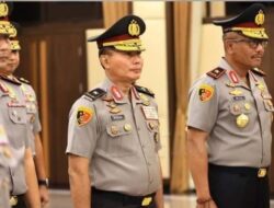 Kapolri Lantik 8 pati dan 15 lain juga serempak membacakan sumpah janji.