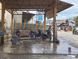 Cuaca hari ini Minggu cerah, para motor sampai antri.