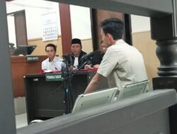 Saksi Reza hanya mendengarkan dari Ipda Wahyu Nanda kalau di dalam mobil terdakwa ada Narkotika jenis sabu sabu lanjut saksi.