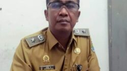 Saat di tanya Wartawan Kades Cikuya : Bantuan Pangan Nasional tidak ada pungutan liar, jika terdapat RT/RW pungut kami pecat.