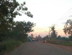 Pihak warga juga saat ini yang melintasi jalan sepanjang 5 KM itu, mengeluh.