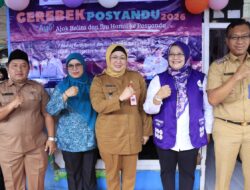 Wabup Intan Monitoring Pelaksanaan Gerebek Posyandu Desa Daon Rajeg.