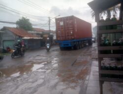 Pihak pengusaha yruk muatan pasir dan tanah harus di tangkap.